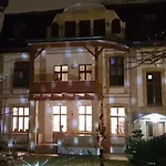 酷尔孜别墅酒店 4* 柏林